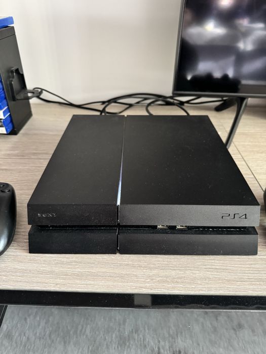 PlayStation 4 (1TB) de vânzare