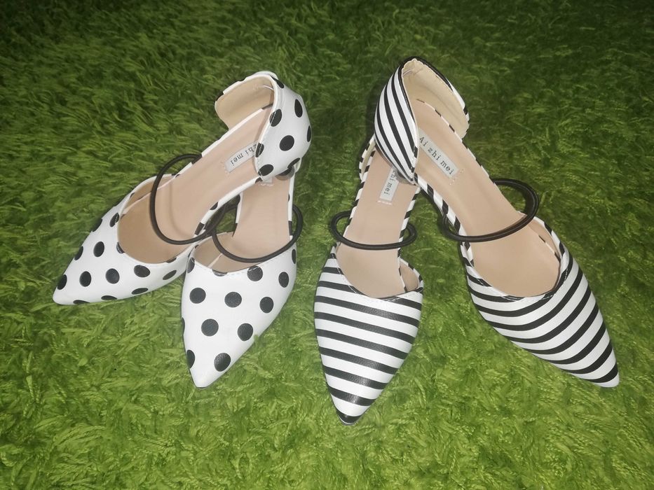 Намалени! Обувки с остър връх на нисък ток - бели на черни райета