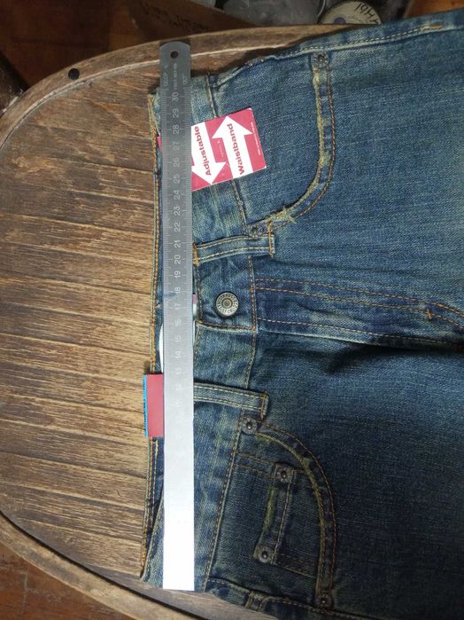 Шорты для подростков. Фирма Levi's. отличное качество.