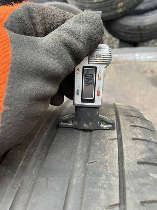 Anv vara 225/40/19 Falken/Petlas