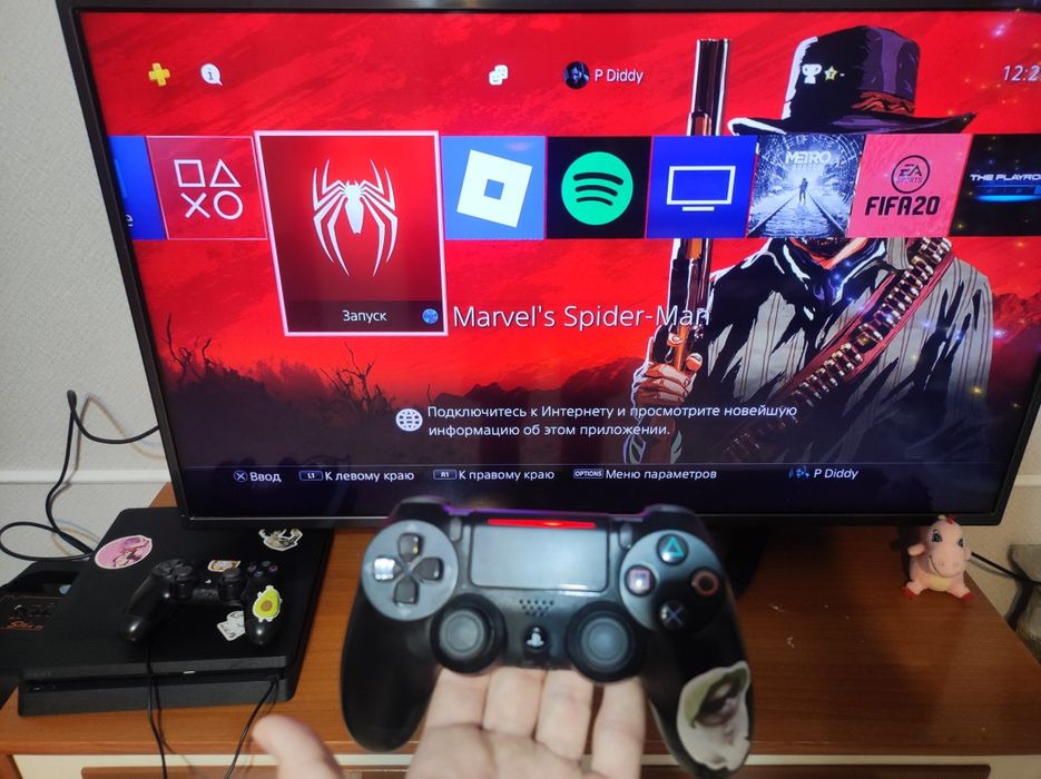 Продам Ps4 Fat 1TБ ПАМЯТИ 4игры+2джостика ориг