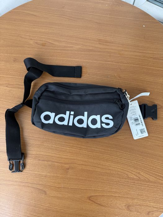 Adidas чантичка чисто нова