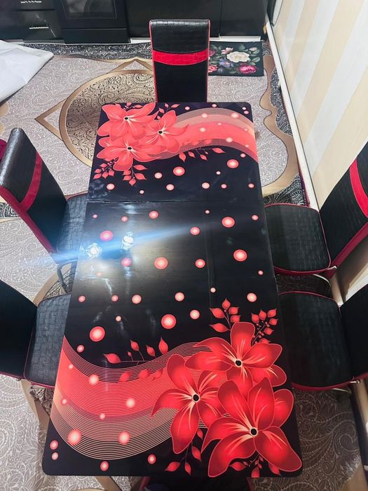 Стол со стульями