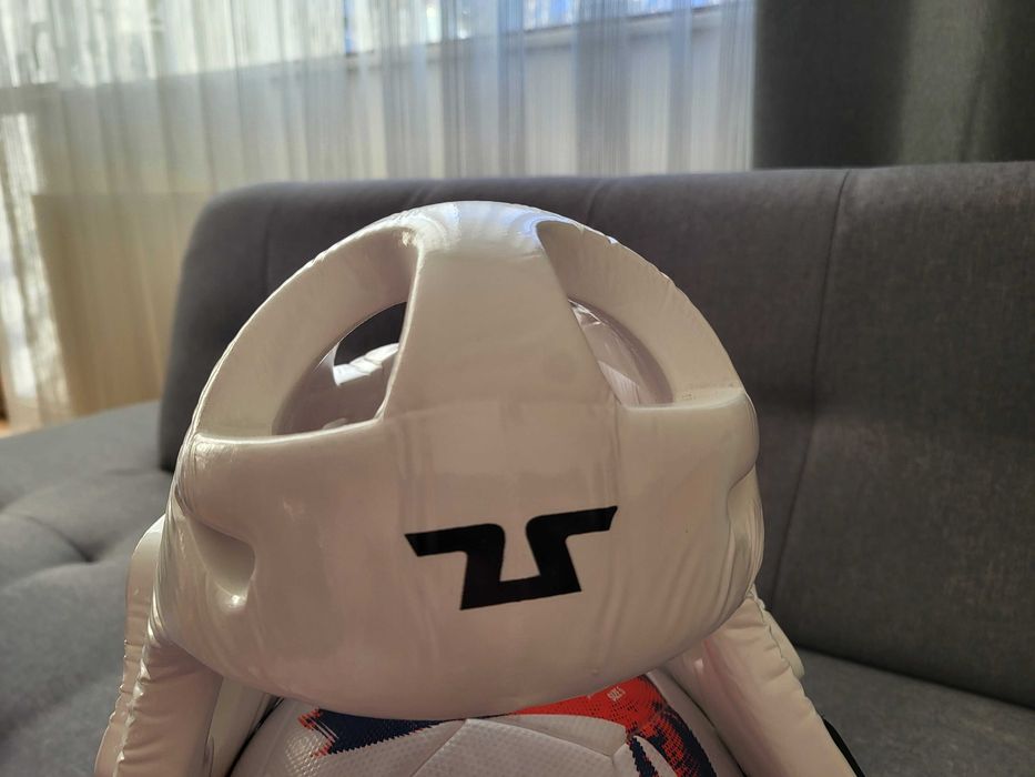 Taekwondo - добок и протектори-нови