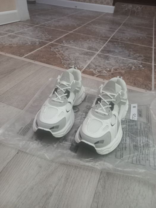 продаётся кросовки