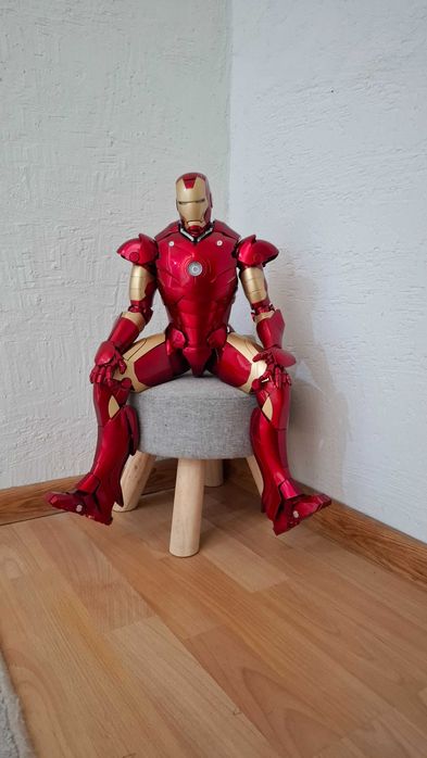 Железния човек с четири позиций