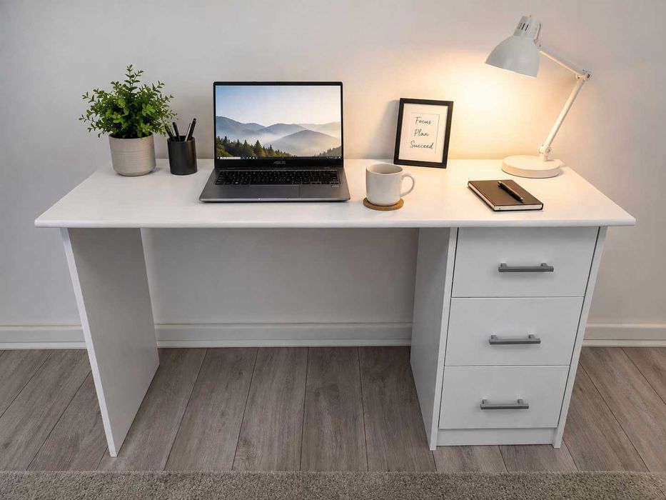 Birou alb cu 3 sertare | Stare bună | 122x55x75 cm | Ideal pentru birou sau cameră