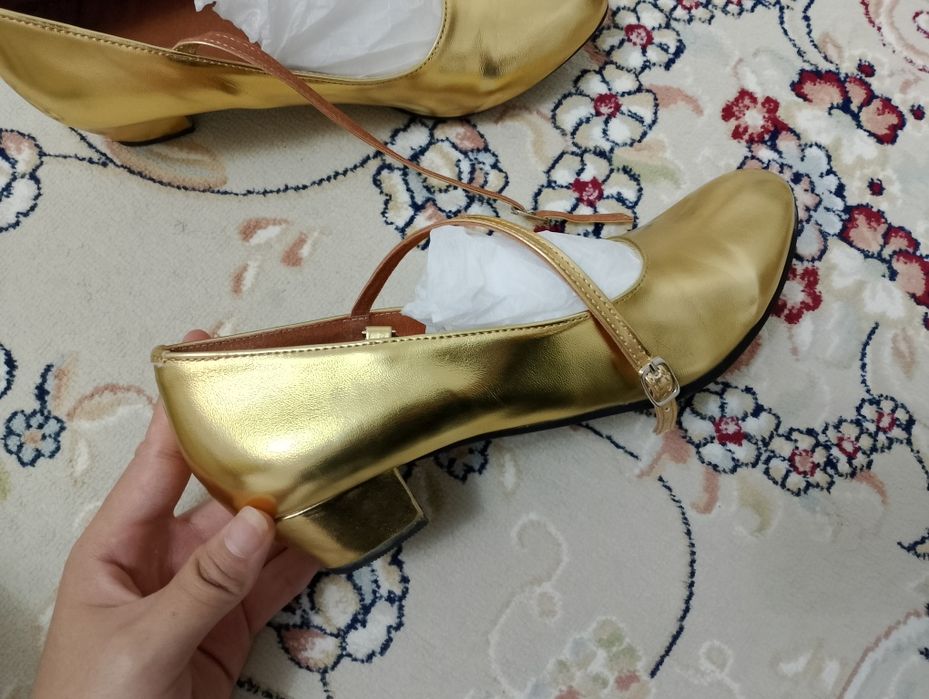 Туфли золотые танцевальные народные