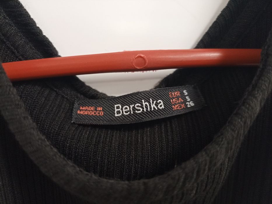 Bershka асиметричен дамски топ