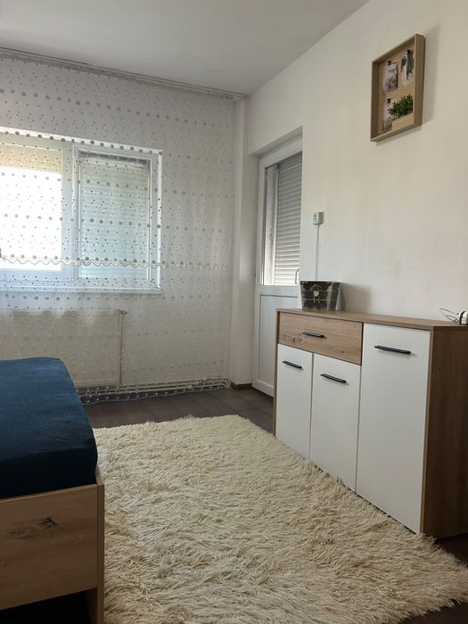 Închiriez garsoniera