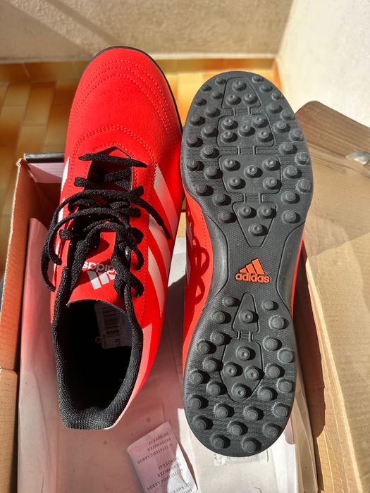 Adidas Спортни обувки за футбол !