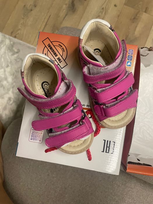 Продам ортопедические сандали для девочки Comformini