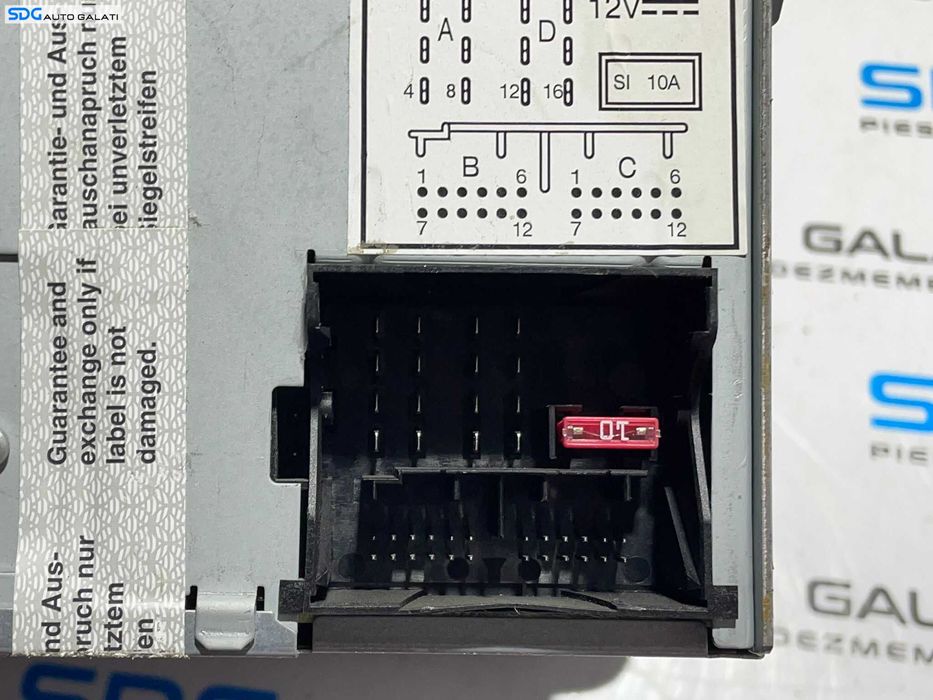 Unitate Radio CD Player RCD 300 Volkswagen Touran 1T1 2003 - 2007 Cod 5M0035186A [L3093]
