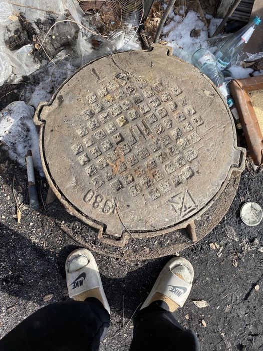 Продам люк в хорошем состояний