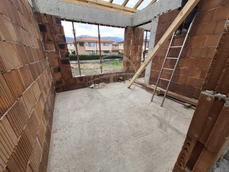 Реф. 2459 Къща с Три Спални и Паркомясто / Белащица