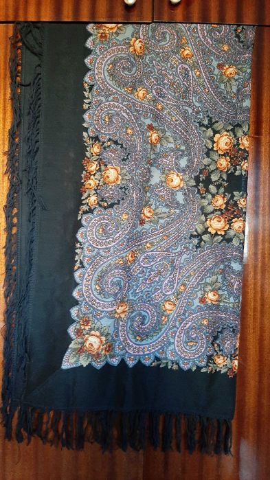 Дамски и мъжки шалове