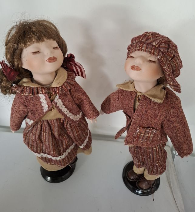 Красиви Порцеланови Кукли със стойки и кутии 40см