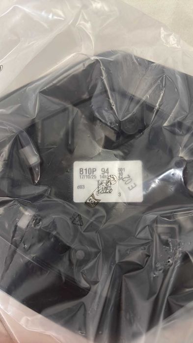 Основа монограм Рено Зое