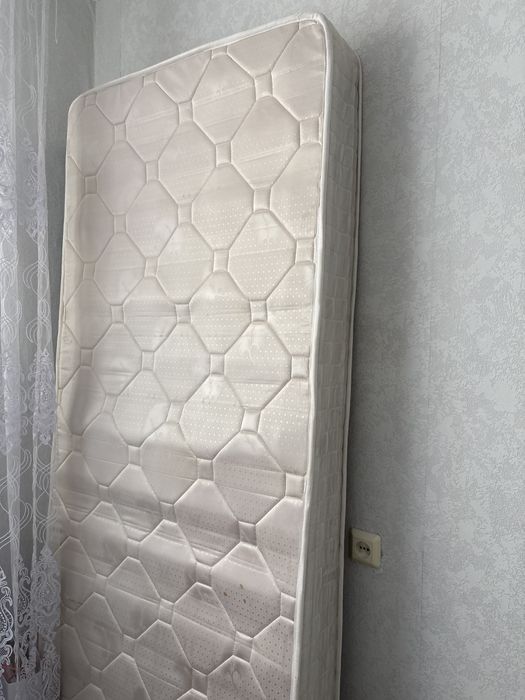 Продам деревянную кровать
