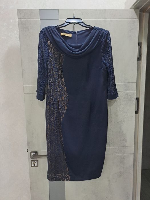 Продаю платья  б/у