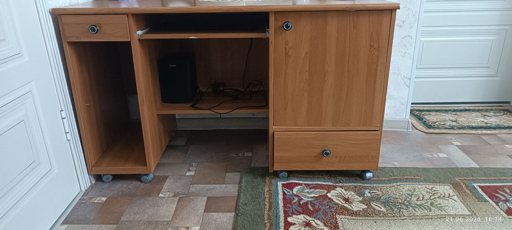 Компьютерный стол