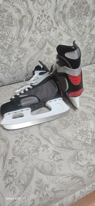 Продаются новые коньки