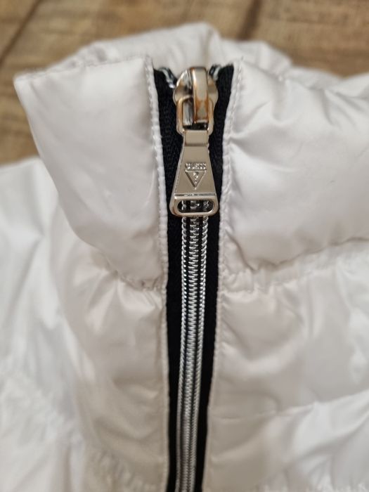 Дамско яке с пух Guess