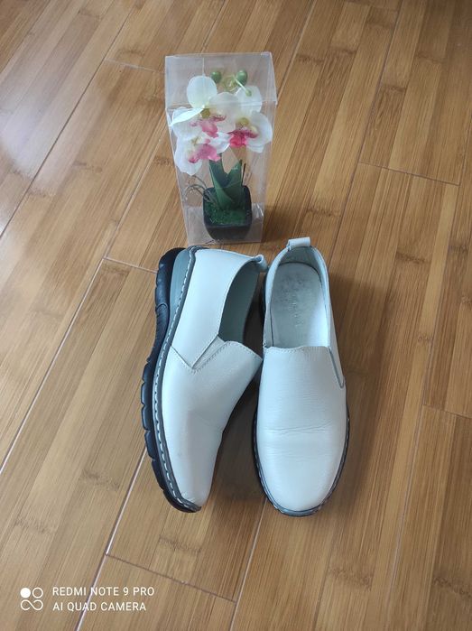 КОЖАННЫЕ мокасины светло серые в отличном  состоянии почти новые