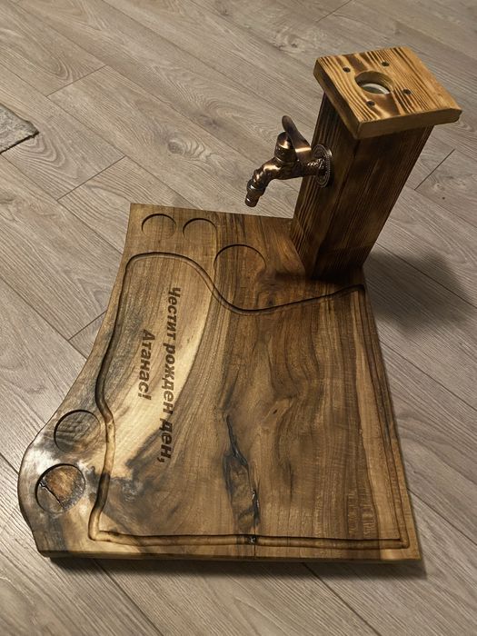 Дъски за сервиране с диспенсър за алкохол