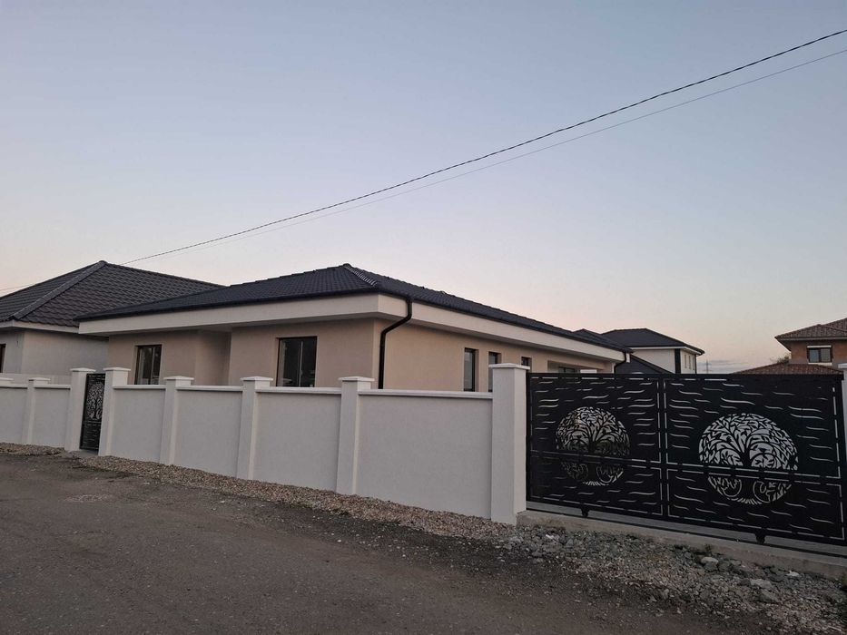 Casa pe parter de vanzare