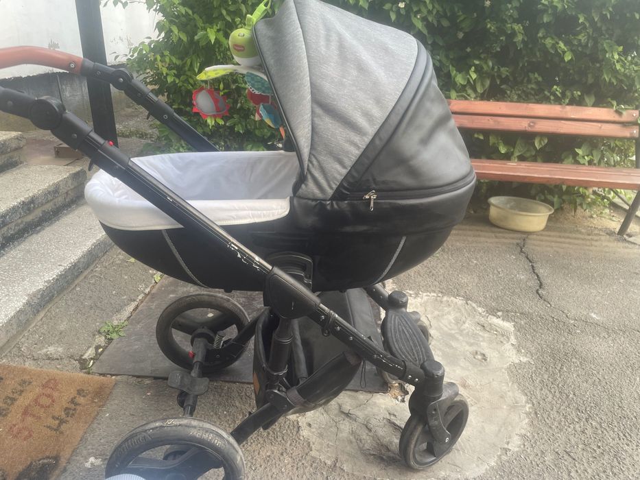 Vând cărucior landou