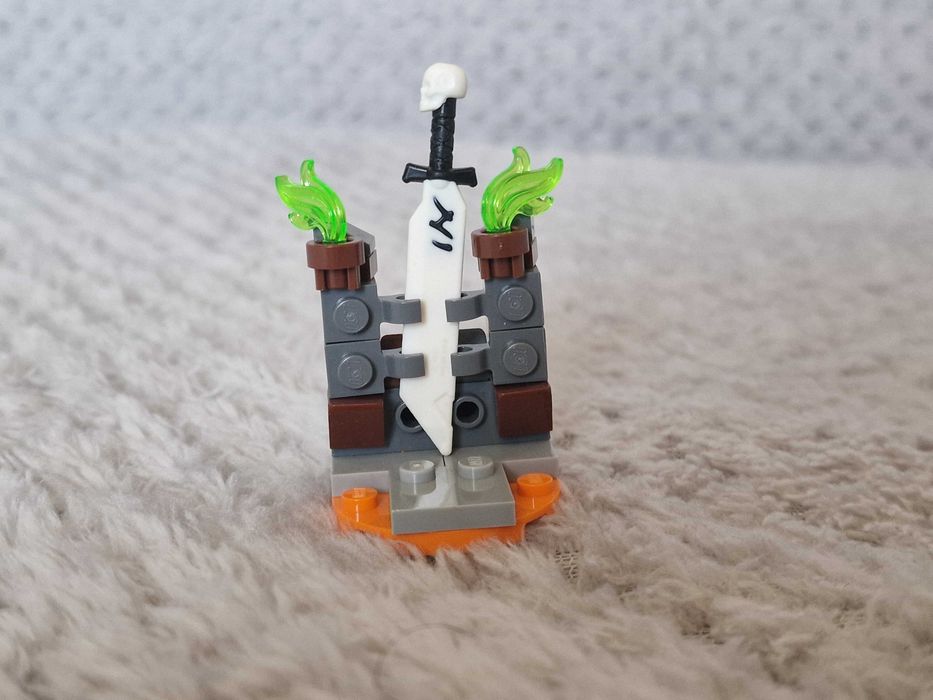 Vând LEGO Ninjago 71718 - Dragonul de luptă a lui Wu