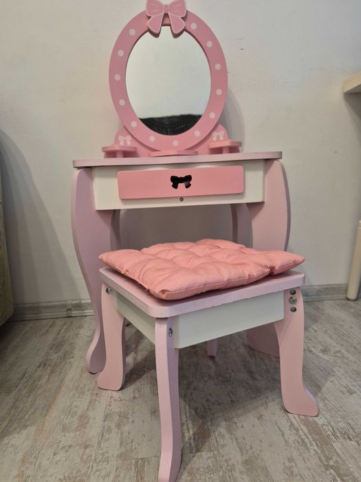 Дървена детска гримьорна