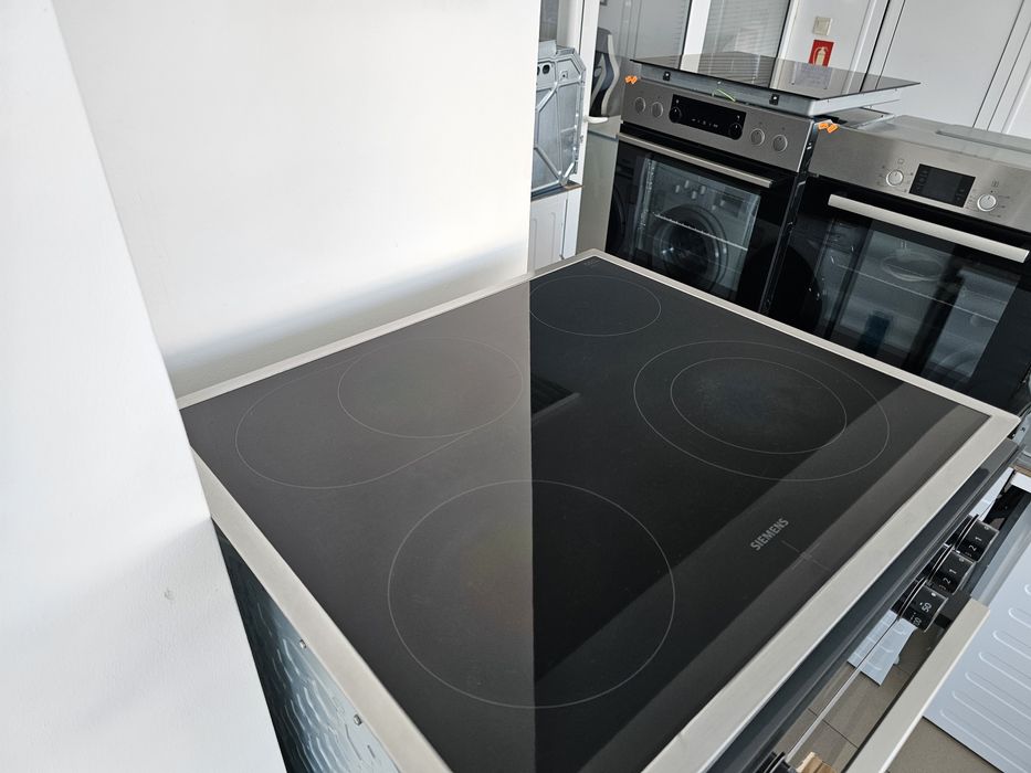 Фурна за вграждане с керамичен плот SIEMENS
