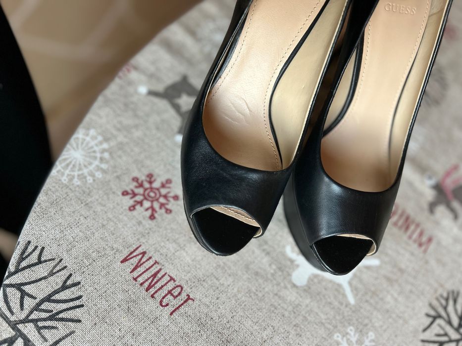 дански обувки guess 39