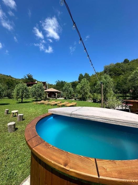 Cabana de închiriat , ciubăr și saună ,  petreceri permise , fără vecini , regim hotelier , cazare în natură