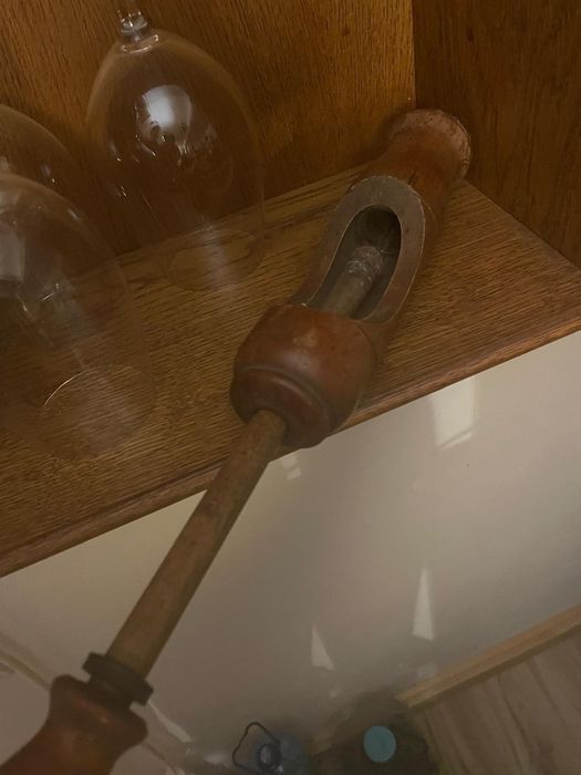 Dispozitiv montat dopuri pluta, vechi, deosebit