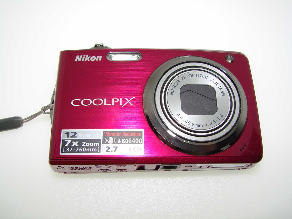 Nikon Coolpix S630 компактен розов фотоапарат в отлично състояние като НОВ - дигитална камера в уникален магента цвят пълен комплект работи отлично