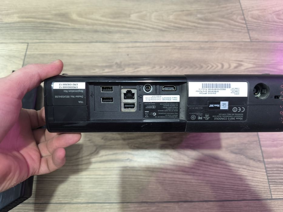 XBOX360 E в хорошем состояние прошитый на AVRORY