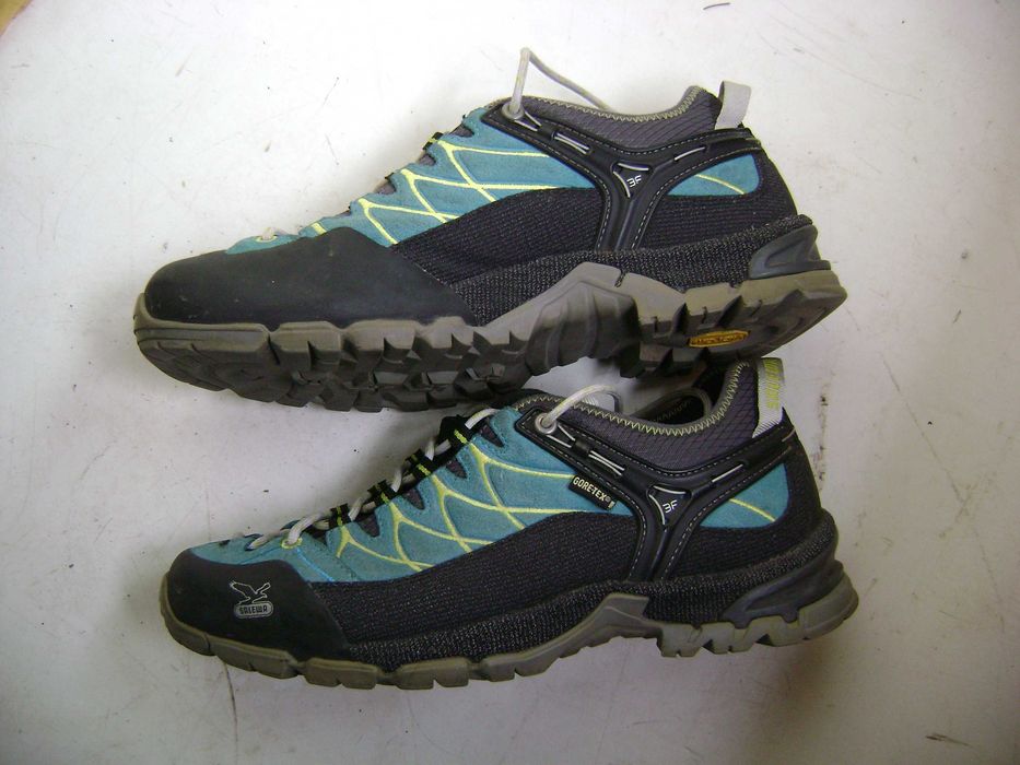 Продавам туристически обувки Salewa Gore Tex номер 41