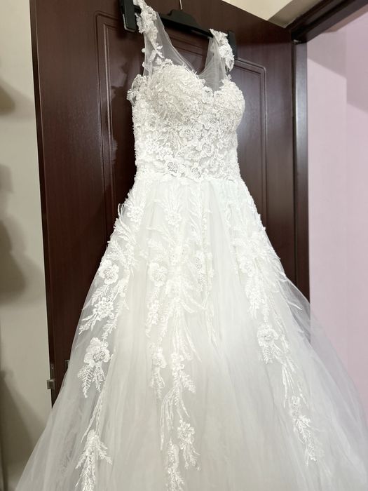 Vand rochie de mireasa s-m