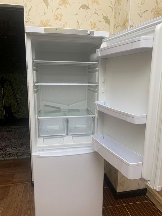 Продам б/у холодильник Indesit
