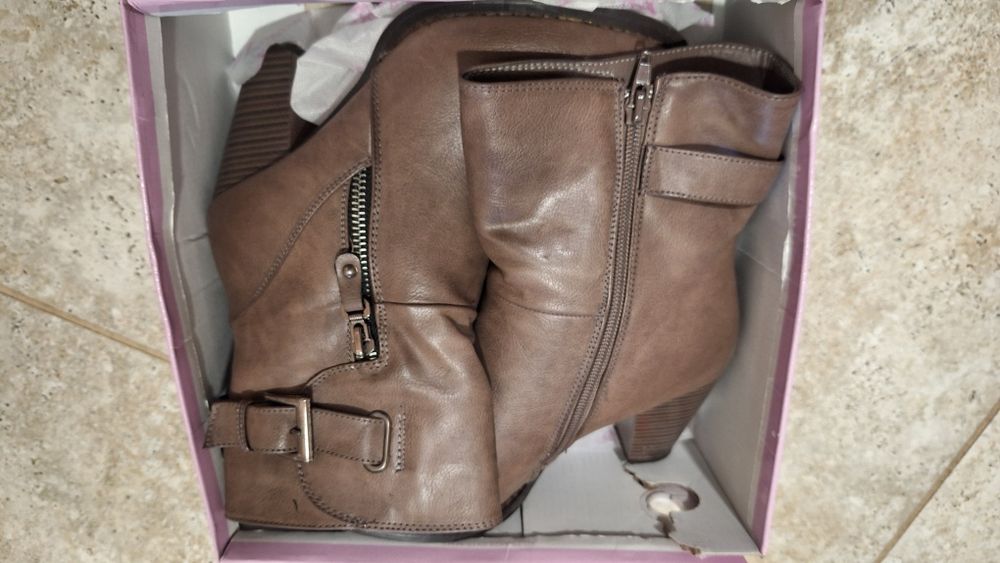 Botine imblanite cu toc masiv