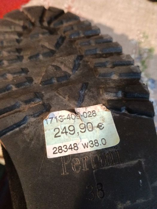 Велурени немски обувки