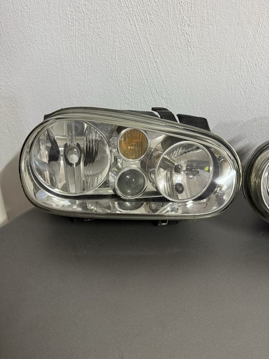 оригинални фарове за Golf 4 с лупа халоген