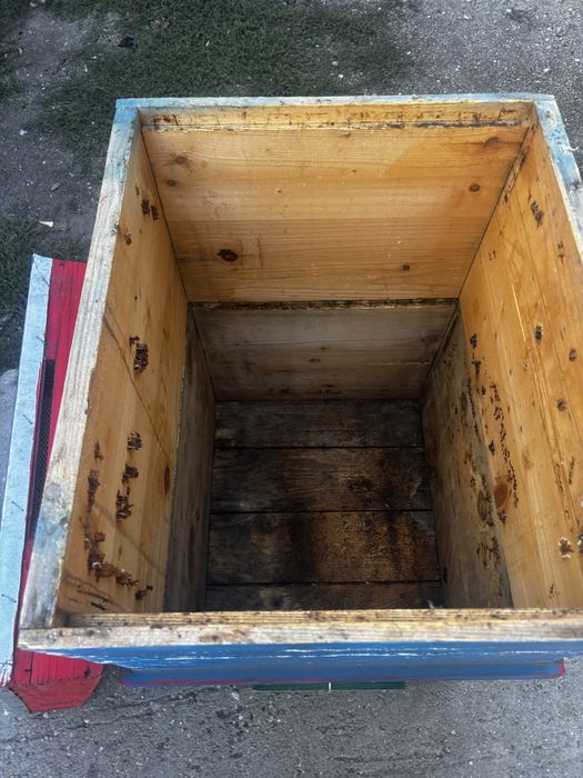 Vand un stup de albine(cutie goala)