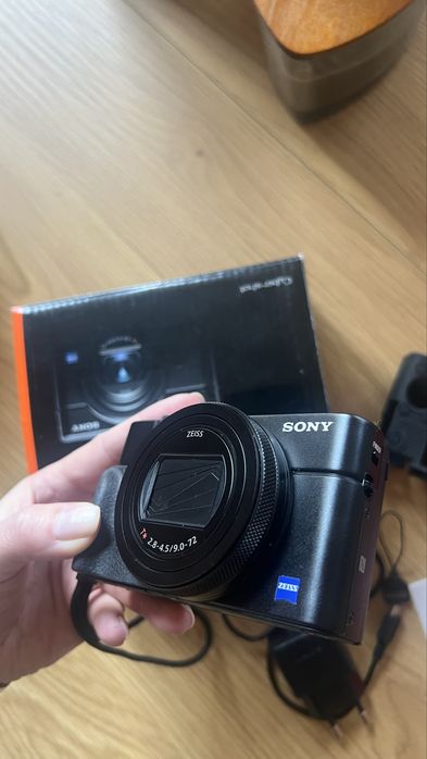Фотоапарат Sony VX100 VII, черен