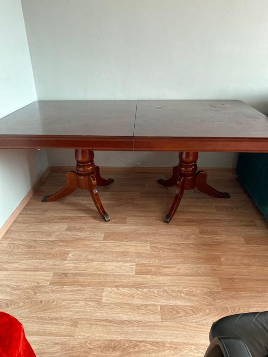 Срочно продам стол для зала