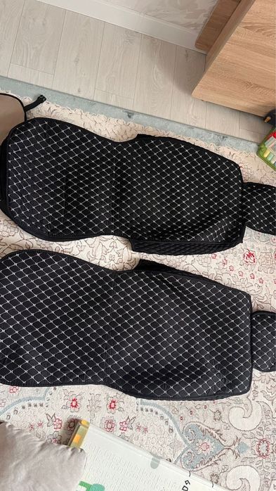 Продам комплект чехлов.