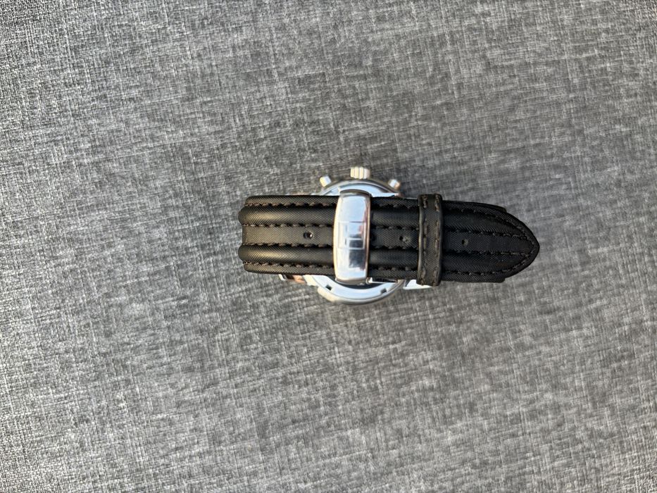 Tissot PRS 200 Chronograph – cadran negru rar, ace galbene, brățară sport, stare foarte bună